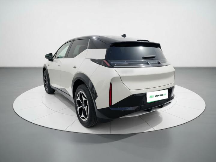 X 2025 5-Seater RWD photo 4