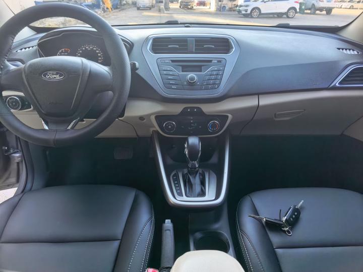 Escort 2015 1.5L AT Comfort photo 5
