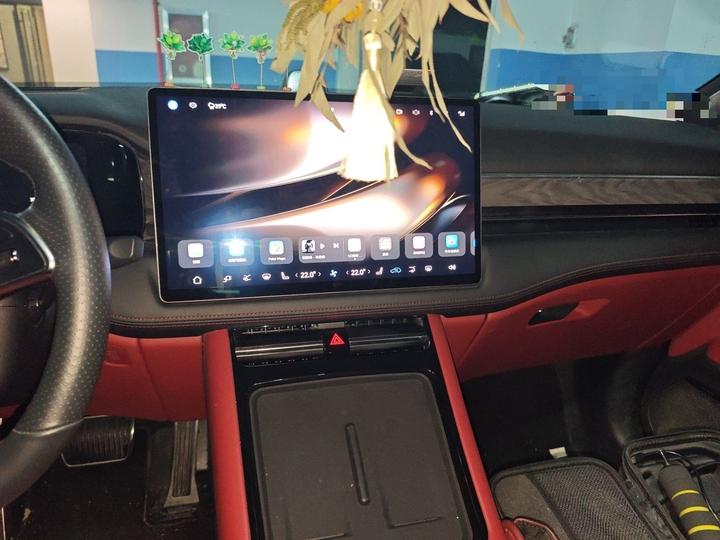 HIMA AITO M5 2022 EV AWD Performance photo 5
