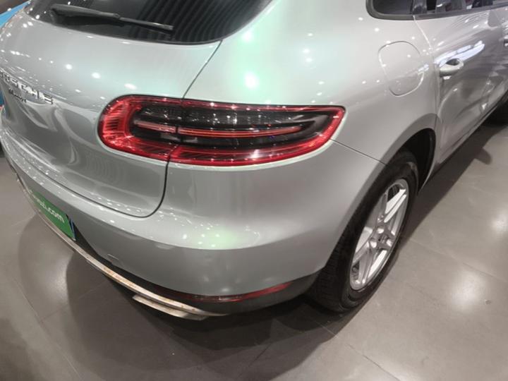 2017 Macan 2.0T photo 7