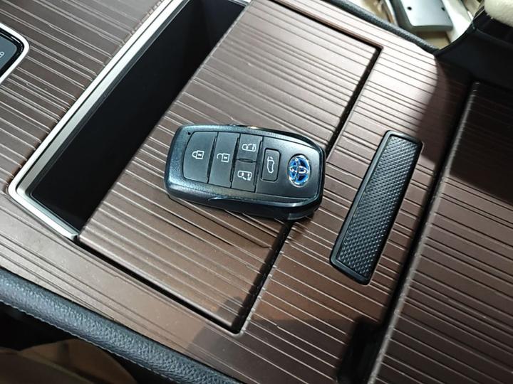 Granvia 2023 2.5L Hybrid Premium PLUS photo 8