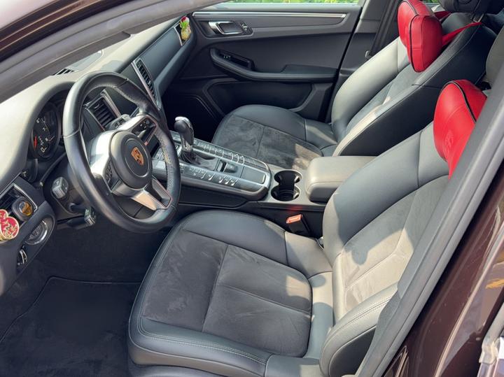 2017 Macan 2.0T photo 7