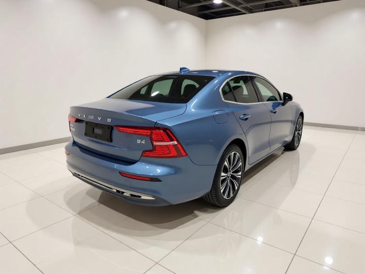 S60 2023 B4 Luxury photo 4