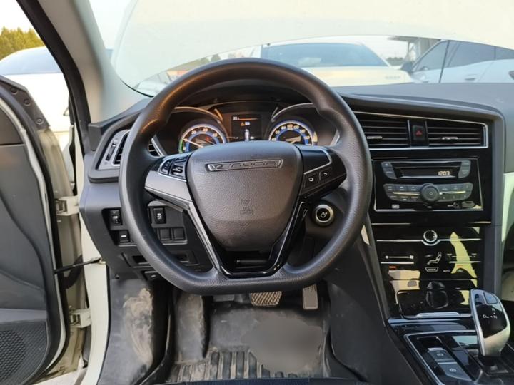 D60EV 2022 Standard Range photo 6