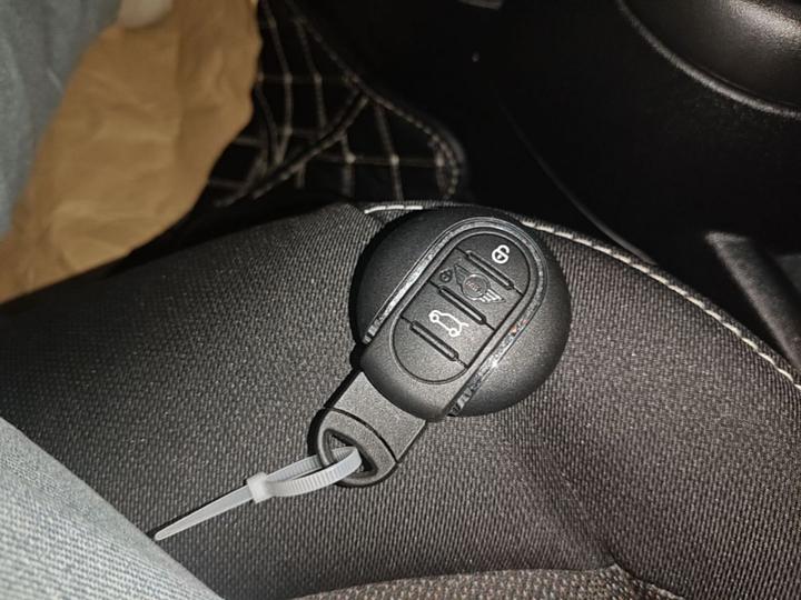 2023 1.5T ONE 5-Door photo 8