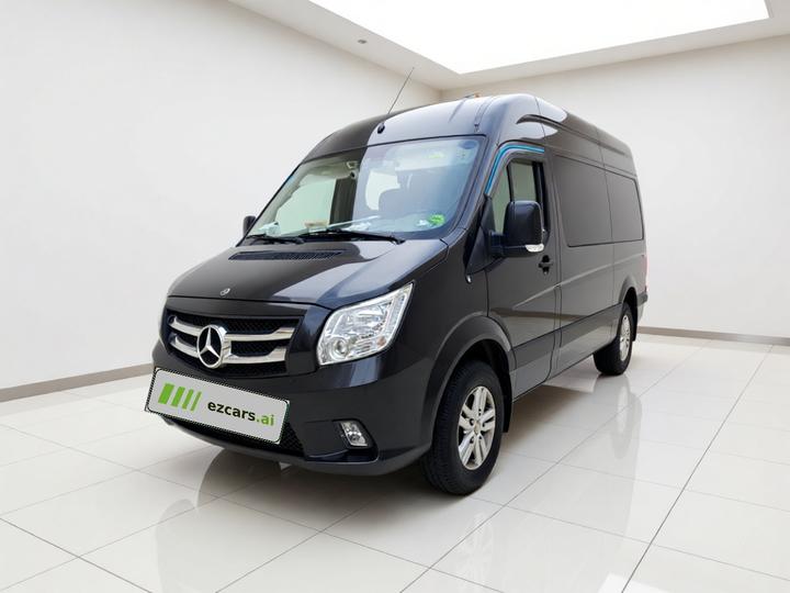 View 2022 2.0T Luxury 2.0T MT Long Wheelbase 9-Seater