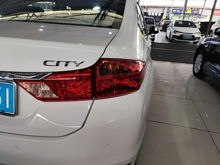 2015 1.5L CVT Comfort photo 7