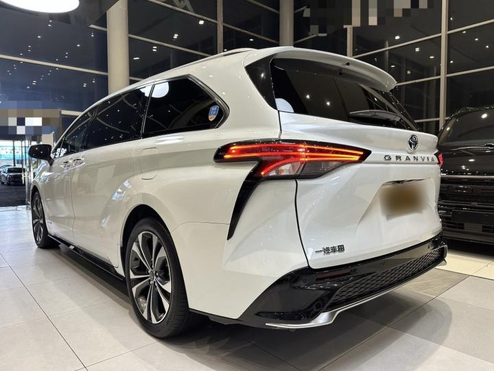 Granvia 2022 2.5L Hybrid Flagship photo 4