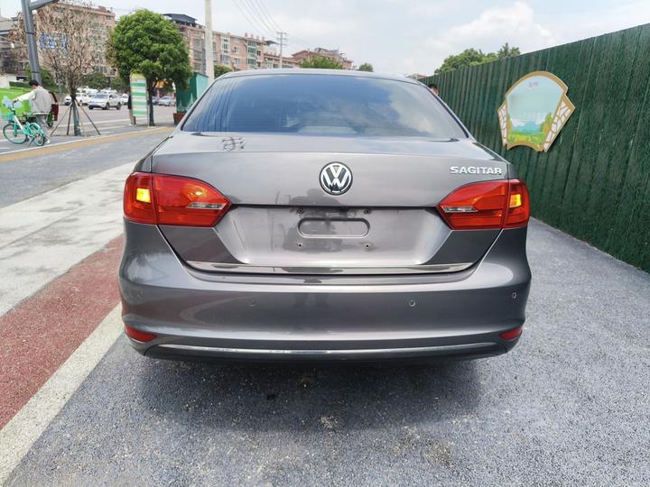 Sagitar 2014 Facelift 1.6L AT Comfort photo 3