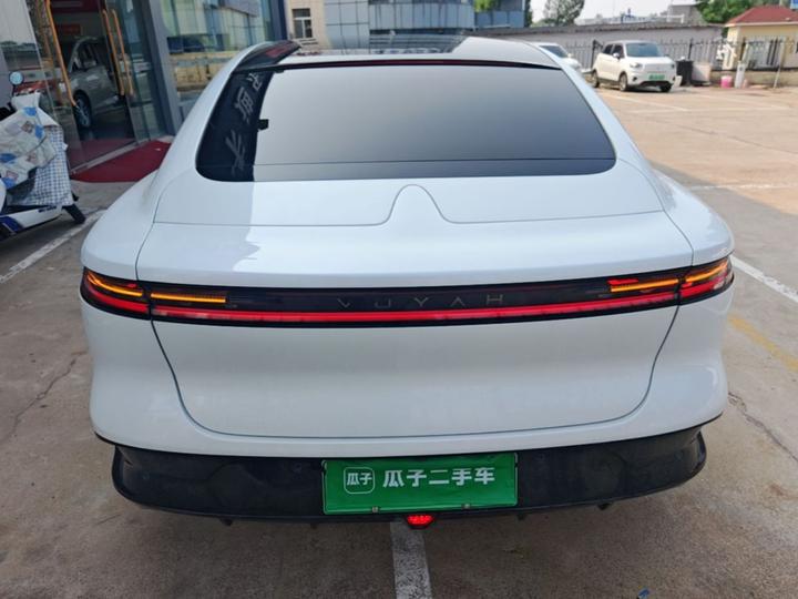 Voyah Passion 2023 AWD Long Range photo 3