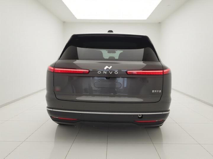 L90 2025 Ultra 6-Seater 60 photo 3