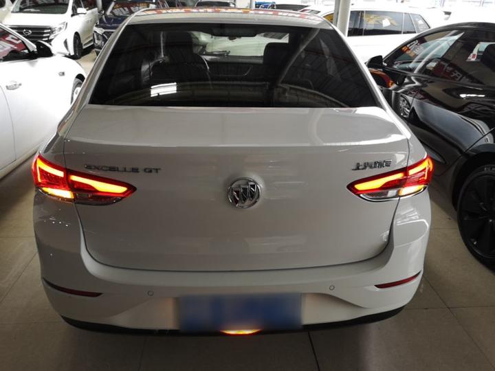 Excelle 2021 Facelift Classic 1.5L AT Elite photo 3