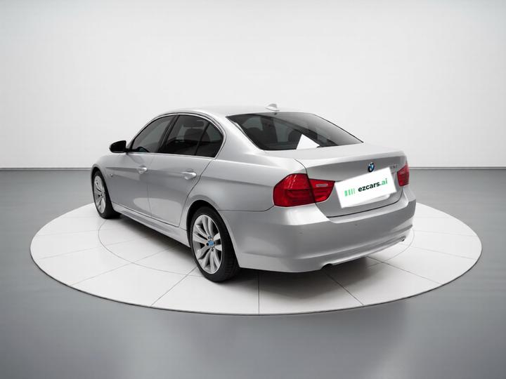 3 Series 2011 320i Luxury photo 4