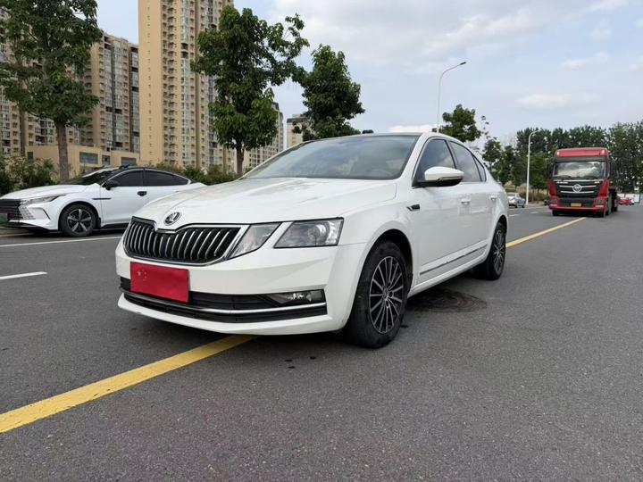 Octavia 2019 1.5L AT Luxury China VI