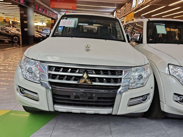 Pajero Parallel Import photo 2