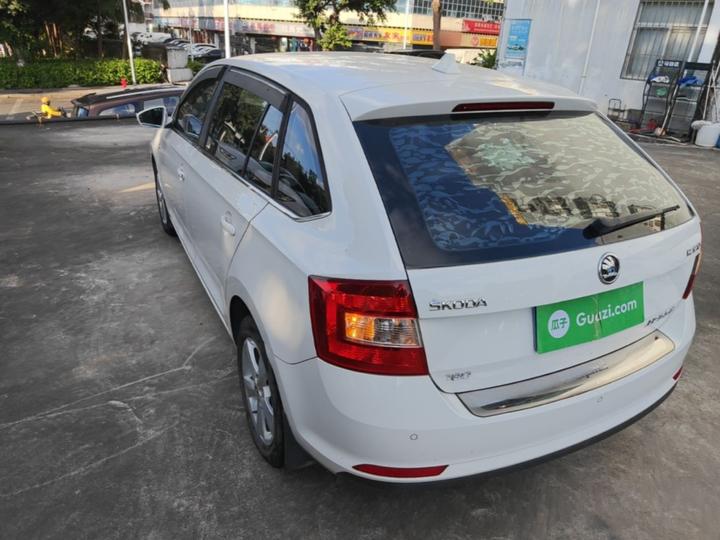 Rapid Spaceback 2016 Facelift 1.6L AT photo 4