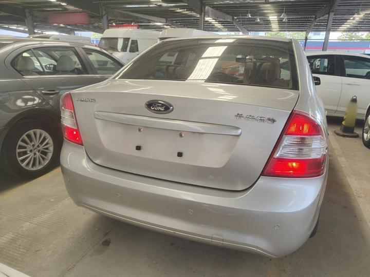 Focus 2013 Sedan Classic 1.8L AT photo 3