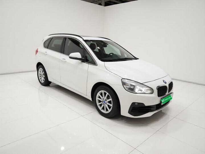 2 Series Wagon 2018 218i Fashion photo 3