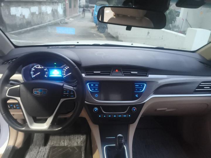 Emgrand 2017 Sedan 1.5L MT Luxury photo 5