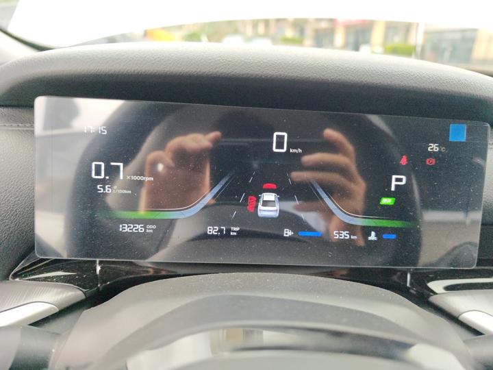 Emgrand 2026 5 1.5L CVT Luxury photo 8