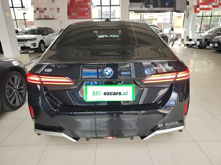 i5 2024 eDrive 35L Exclusive M Sport Package photo 3