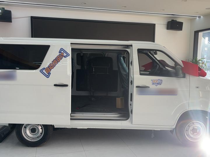 Dolphin E5 2025 -36.8kWh 6-Seater photo 3