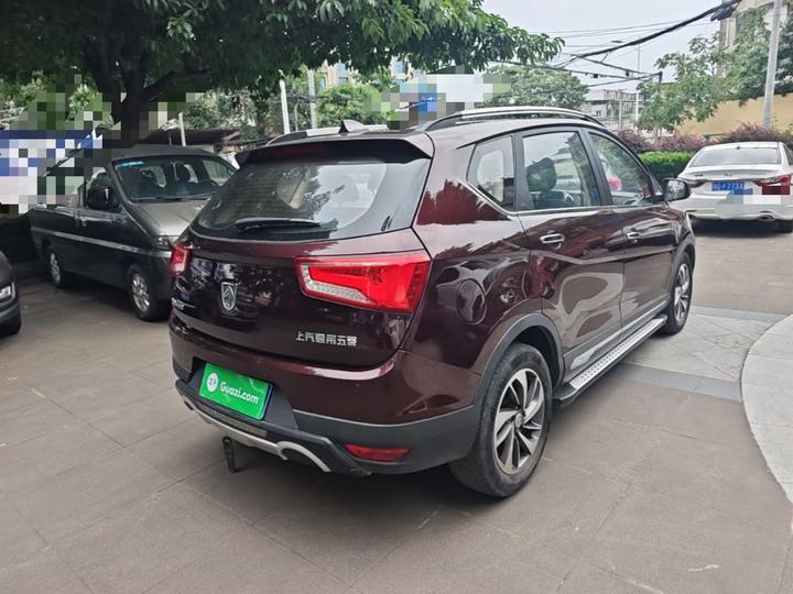 560 2015 1.8L MT Luxury photo 4