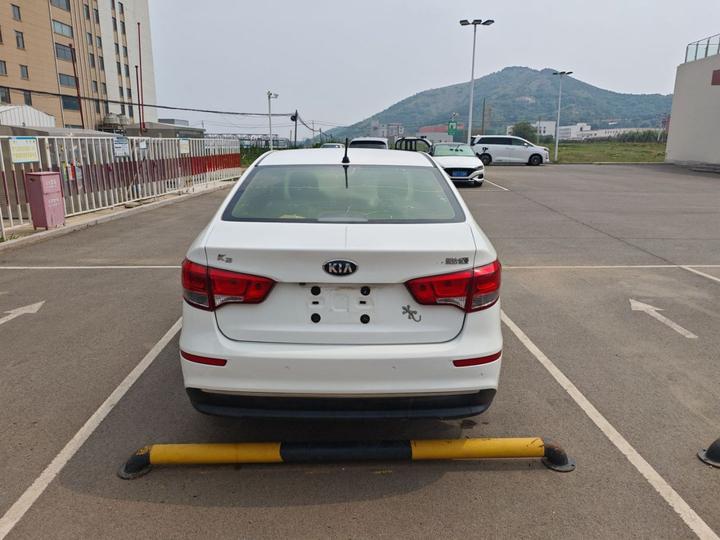 K2 2015 Sedan 1.4L AT GLS photo 3