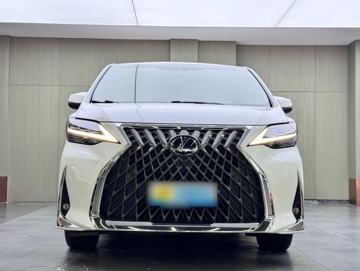 LM 2020 300h 4-Seater Royal photo 2