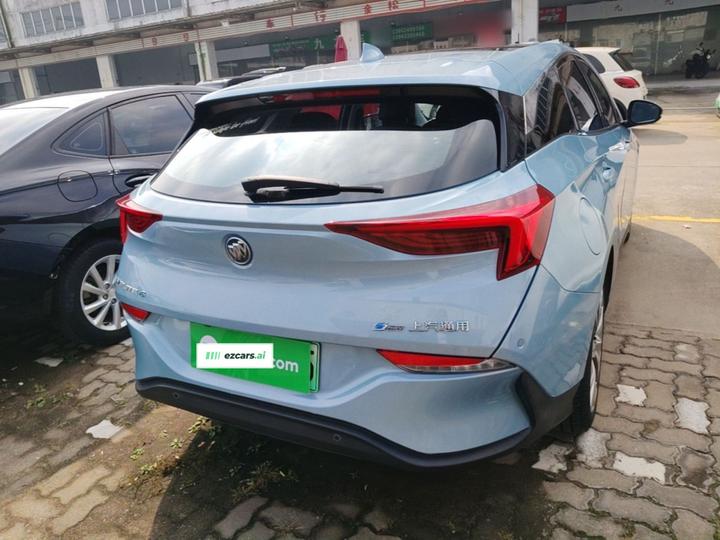6 2020 PHEV photo 3