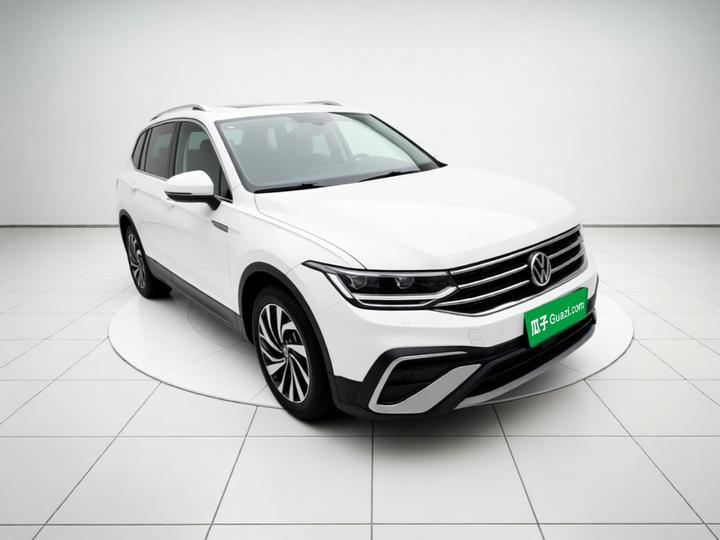 Tiguan L 2024 300TSI AT RWD Smart photo 3