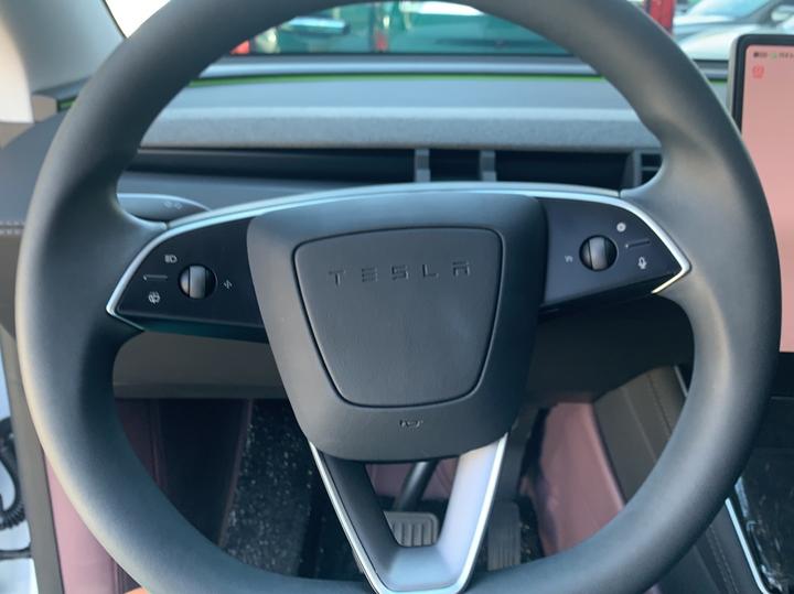 Model Y 2025 RWD photo 3