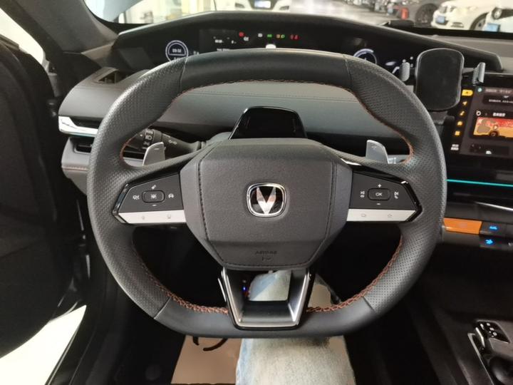 UNI-V 2023 1.5T Premium photo 6