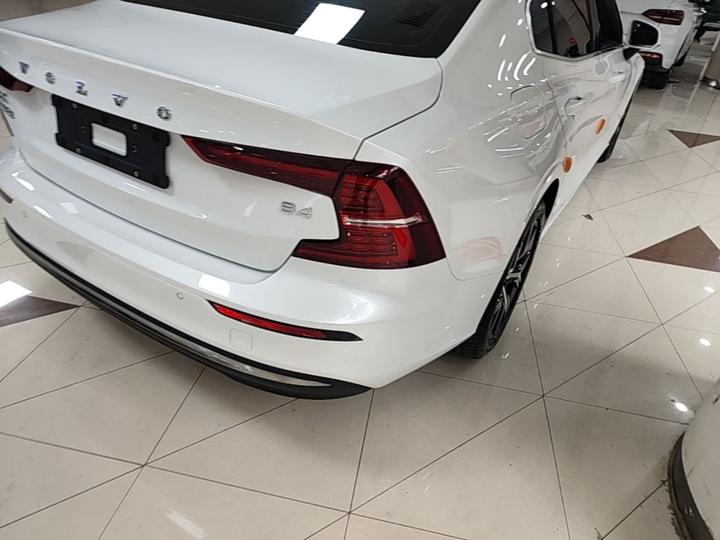 S60 2025 B4 Luxury photo 7