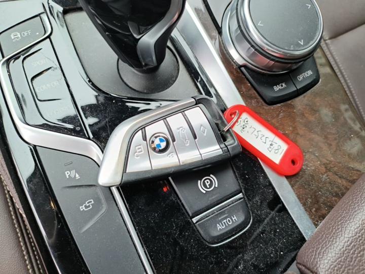 5 Series 2018 525Li Luxury photo 8