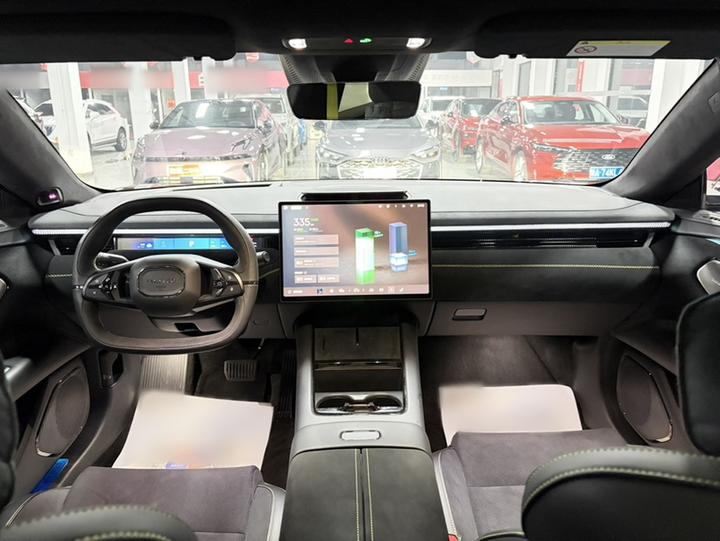 10 EM-P 2025 240 AWD Ultra Sport photo 8