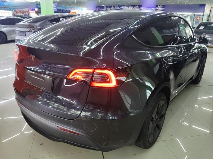 Model Y 2024 RWD photo 4