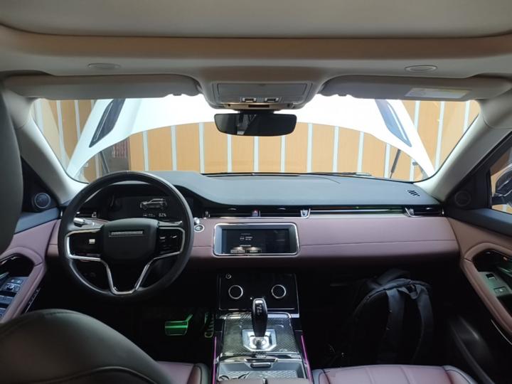 Range Rover Evoque EV 2022 Evoque L P300e photo 5