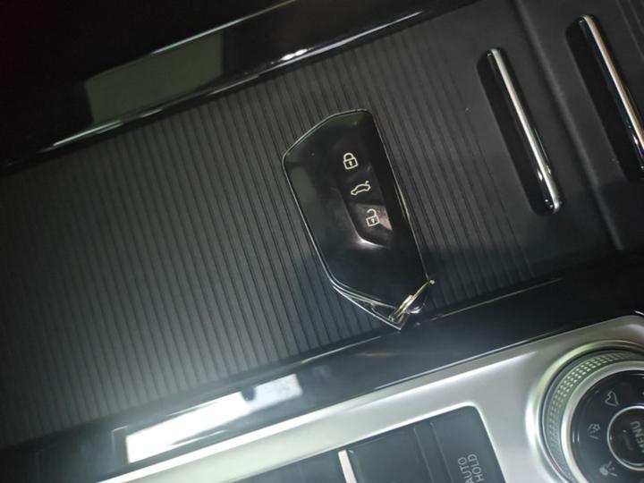 2023 380TSI AWD R-Line photo 8