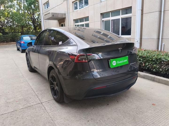 Model Y 2024 RWD photo 4