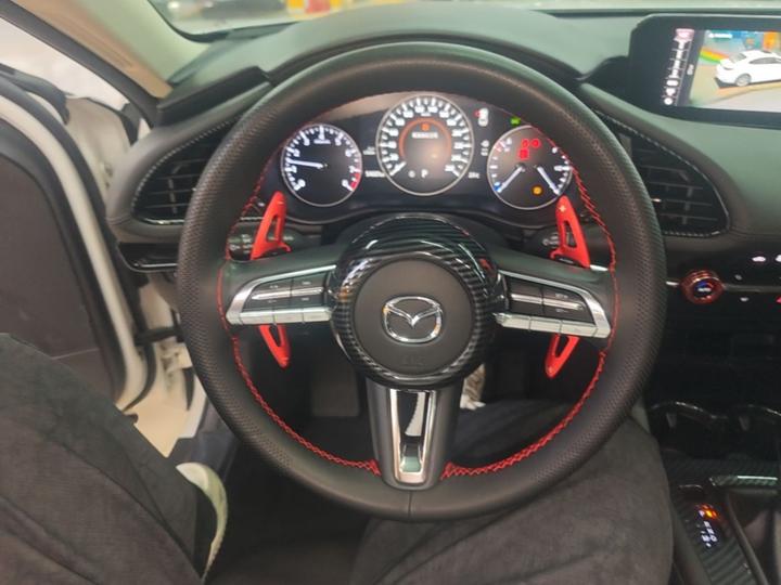 3 Axela 2021 2.0L AT photo 2