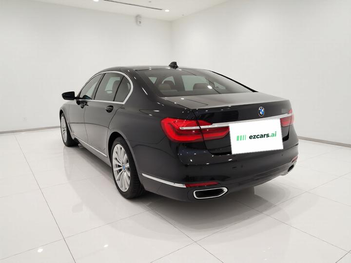 7 Series 2016 740Li Leading photo 4