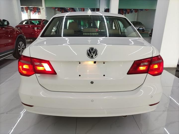 2015 1.6L AT Comfort photo 3