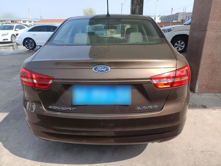Escort 2017 Facelift 1.5L MT Comfort photo 3