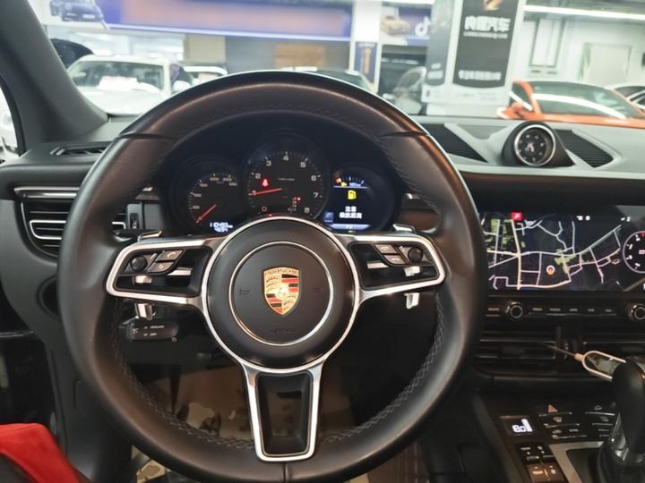 2018 Macan 2.0T photo 2