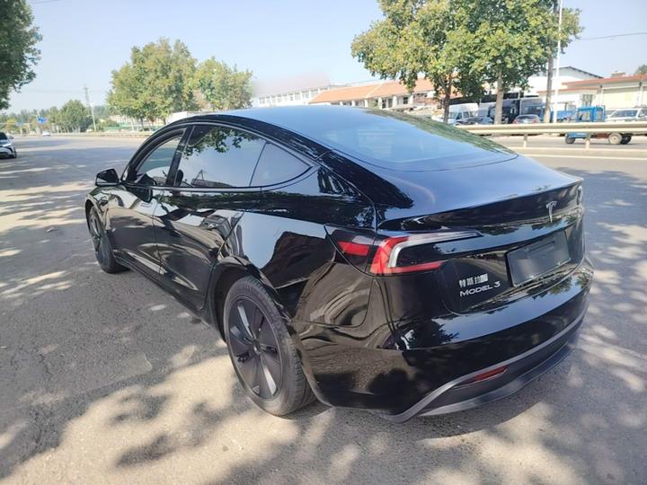 Model 3 2023 RWD photo 4