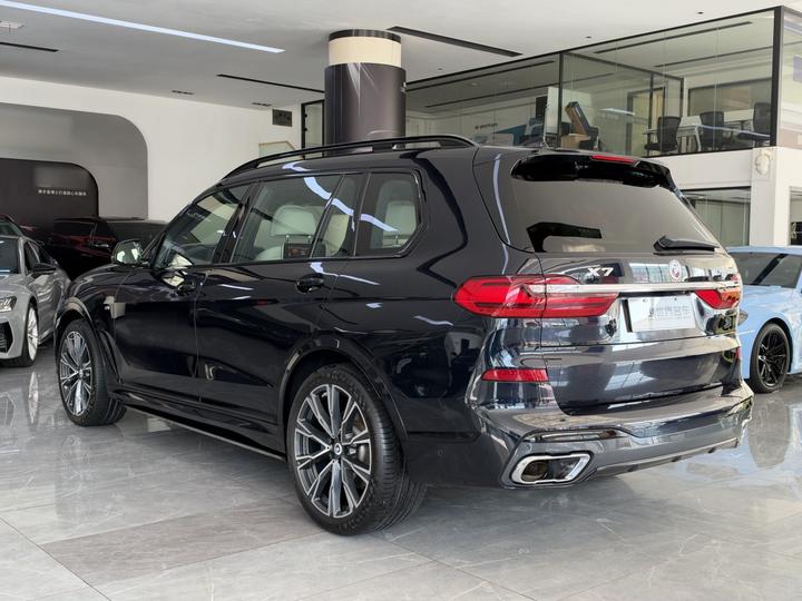 X7 2022 xDrive40i Executive M Sport Package photo 3