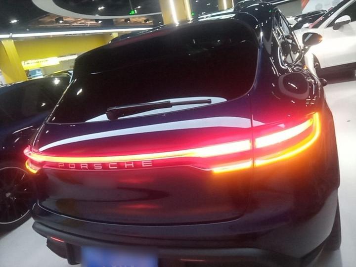 2022 Macan 2.0T photo 3
