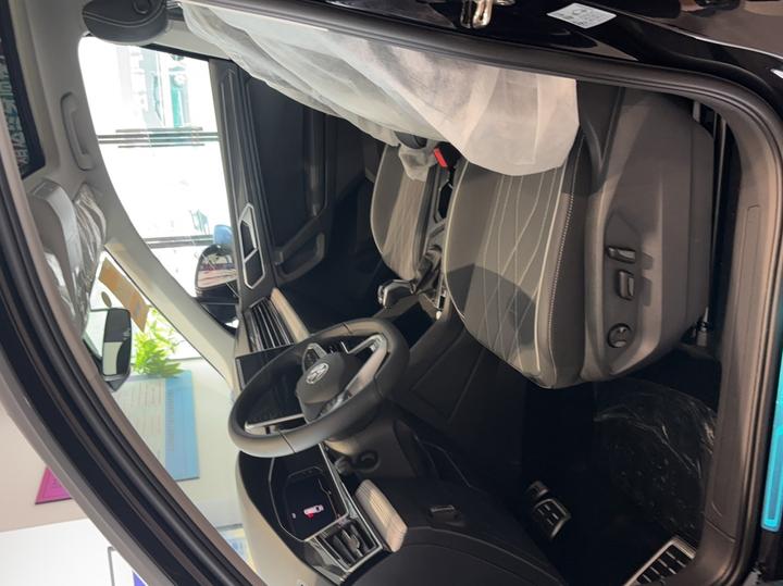 Tiguan L 330TSI AT RWD photo 7