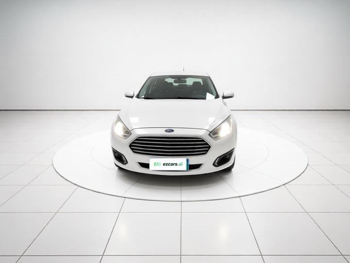 Escort 2015 1.5L AT Comfort photo 2